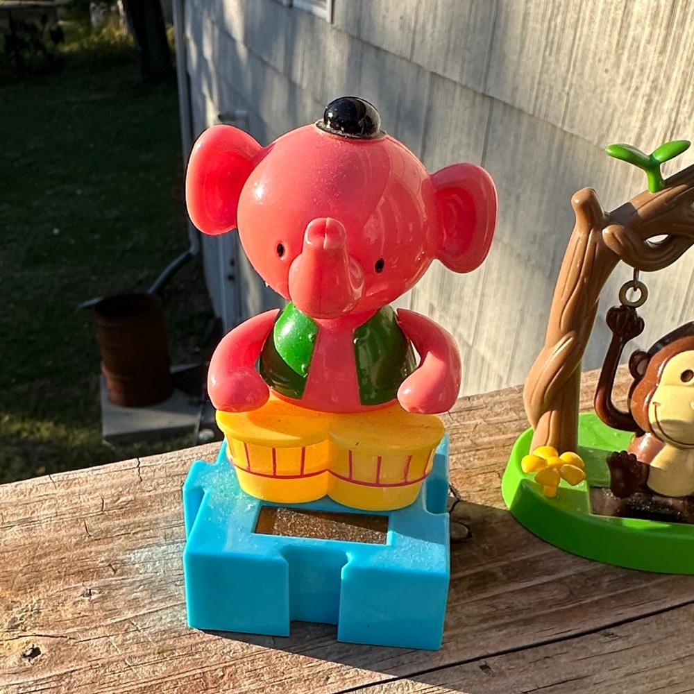 Colorful Animal Solar-Powered Dancing Toys Set - Picture 3 of 6